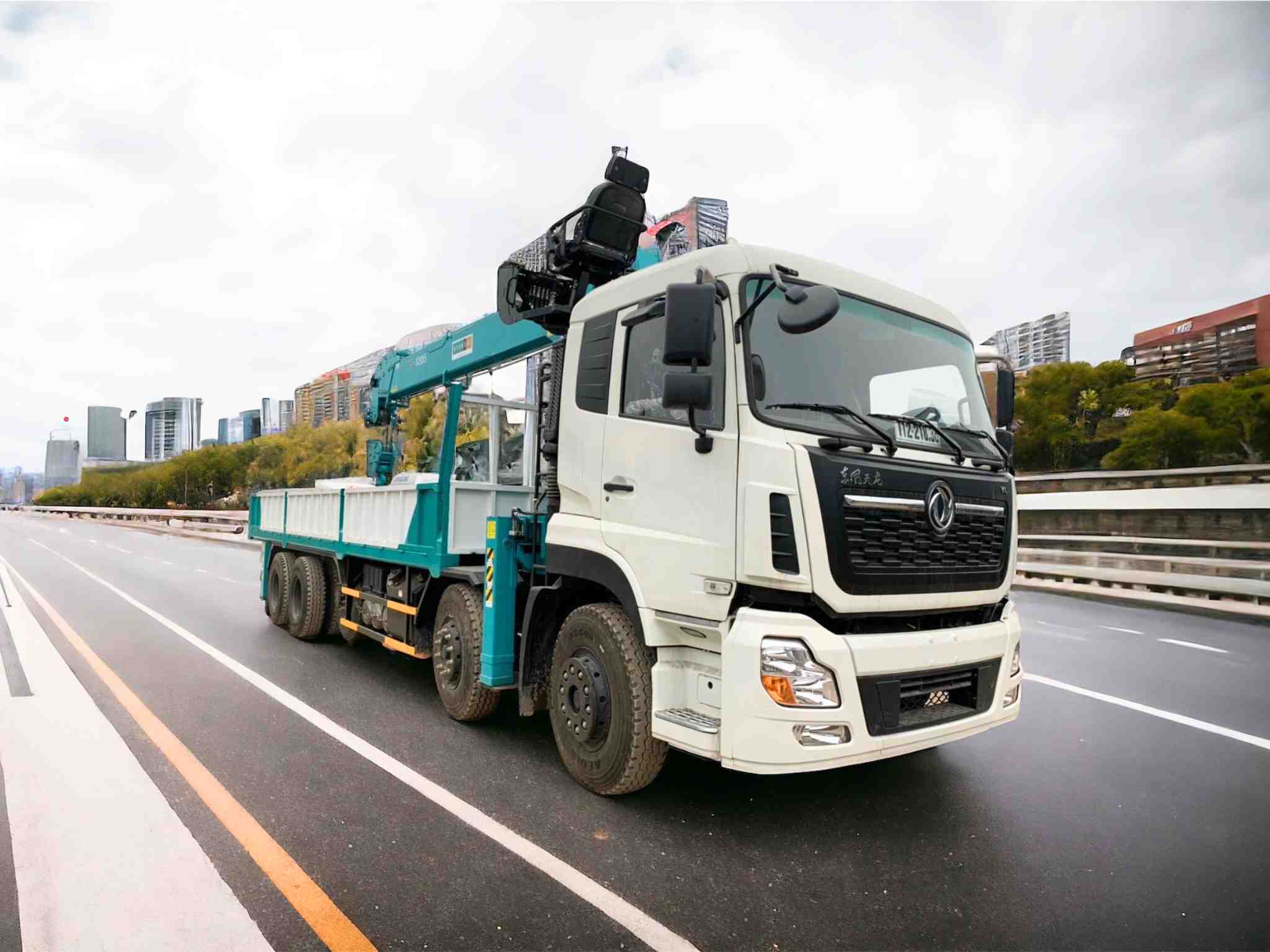 Xe Tải Dongfeng 5 Chân Gắn Cẩu